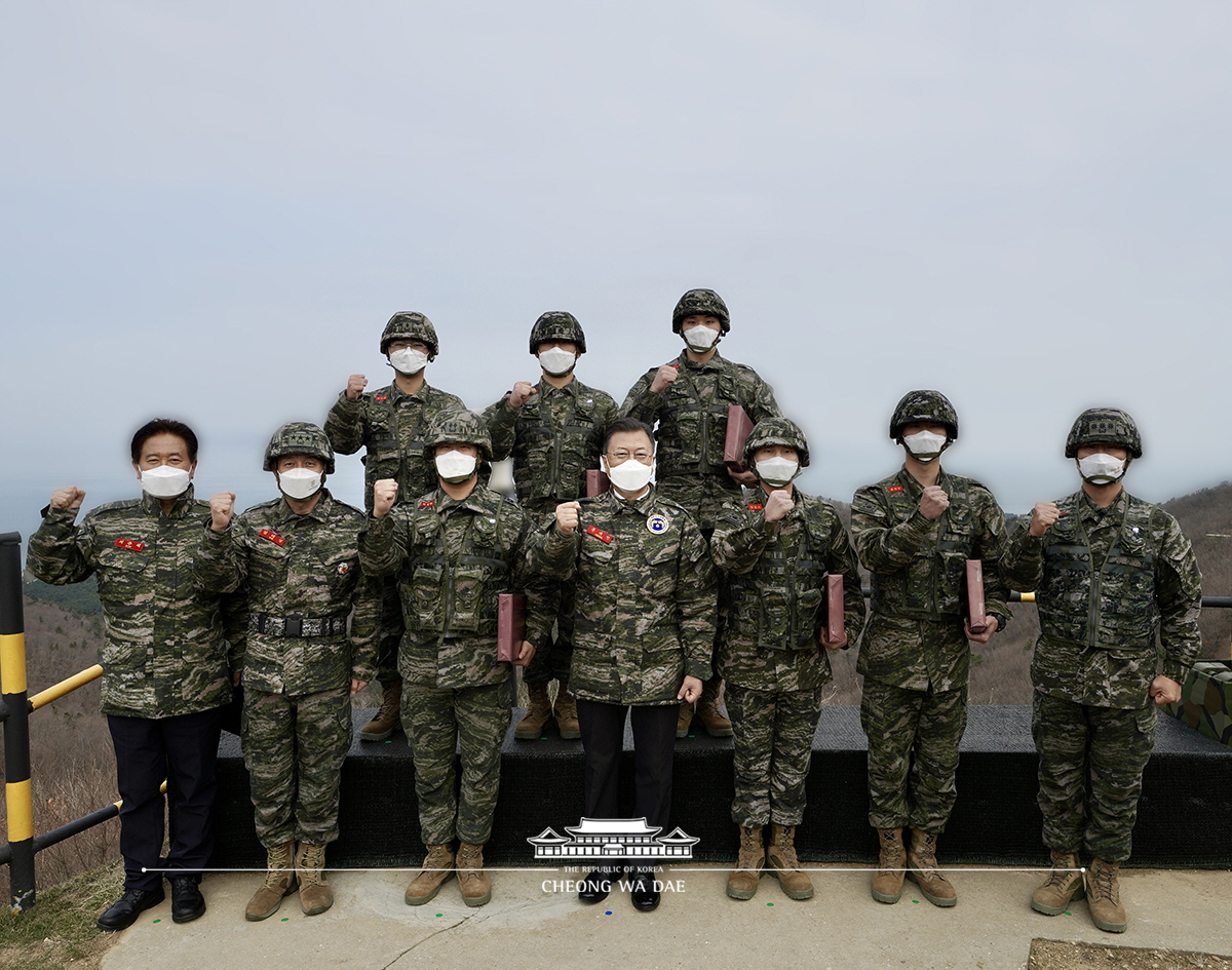 백령도를 방문해 최전방을 굳건하게 지키고 있는 해병대 장병들을 만났습니다.jpg