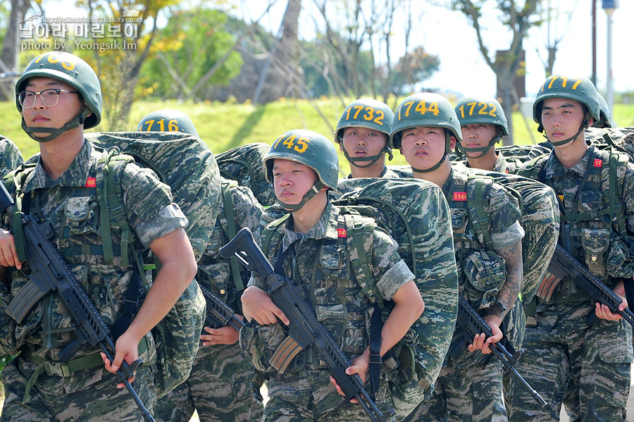 신병1297기_빨간명찰수여식_6428.jpg