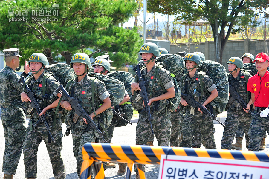 신병1297기_빨간명찰수여식_6462.jpg