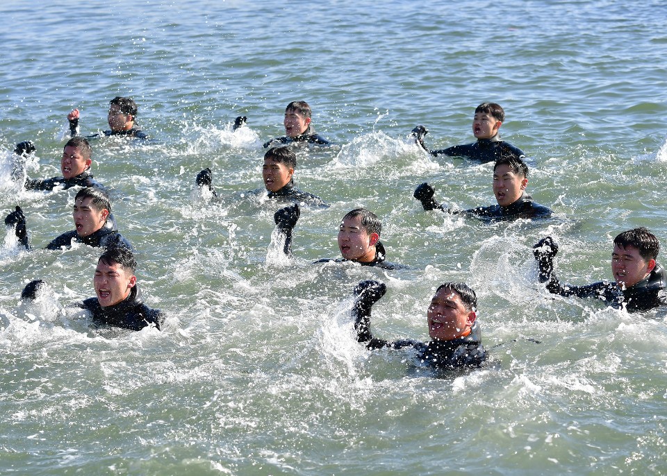 해군 심해잠수사 SSU 혹한기훈련 5.jpg