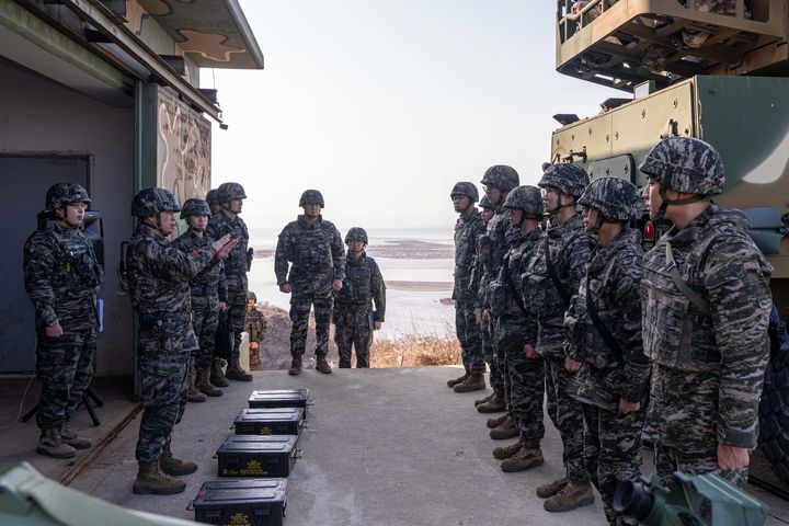 주일석 해병대사령관 우도경비대 방문 작전대비태세 점검 1.jpg