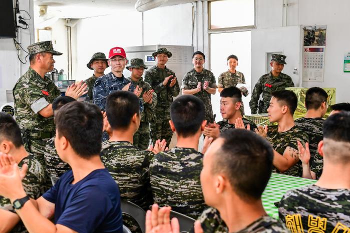 이국종 병원장, 해병대2사단 방문.jpg