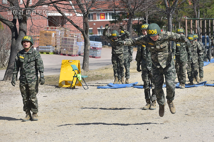 신병1315기_1교육대_장애물2_7431.jpg