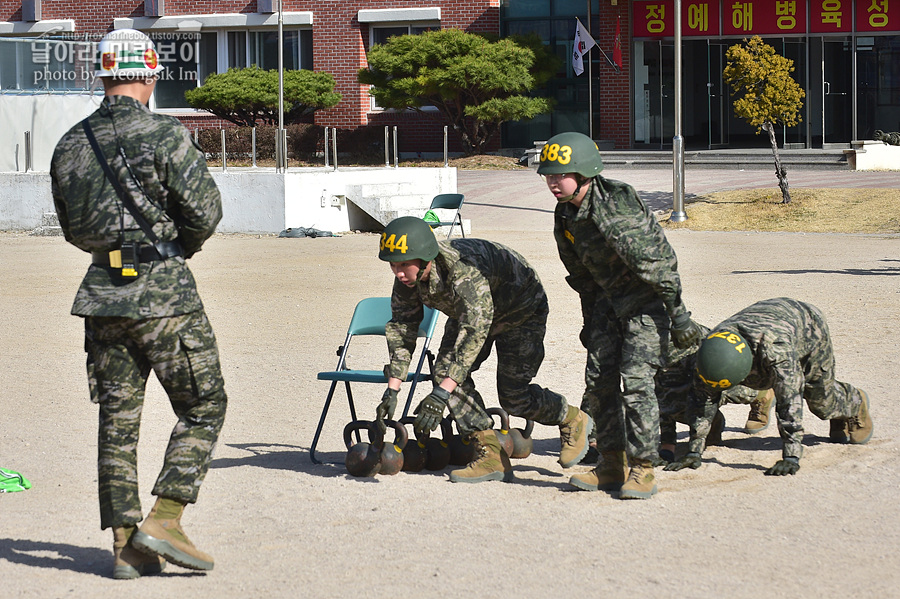 신병1315기_1교육대_장애물1_7349.jpg