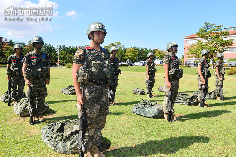 신병1309기 극기주 빨간명찰수여식_8485.jpg