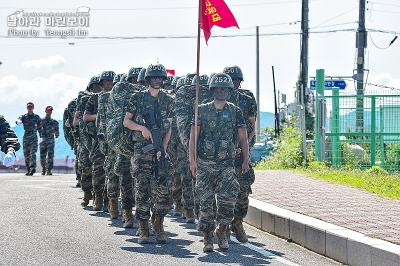 신병1309기 극기주 빨간명찰수여식_8286.jpg