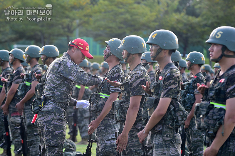 신병1309기 극기주 빨간명찰수여식_8482.jpg