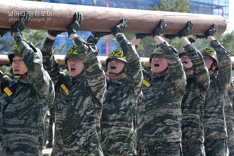 신병1315기_2교육대_장애물2_7486.jpg