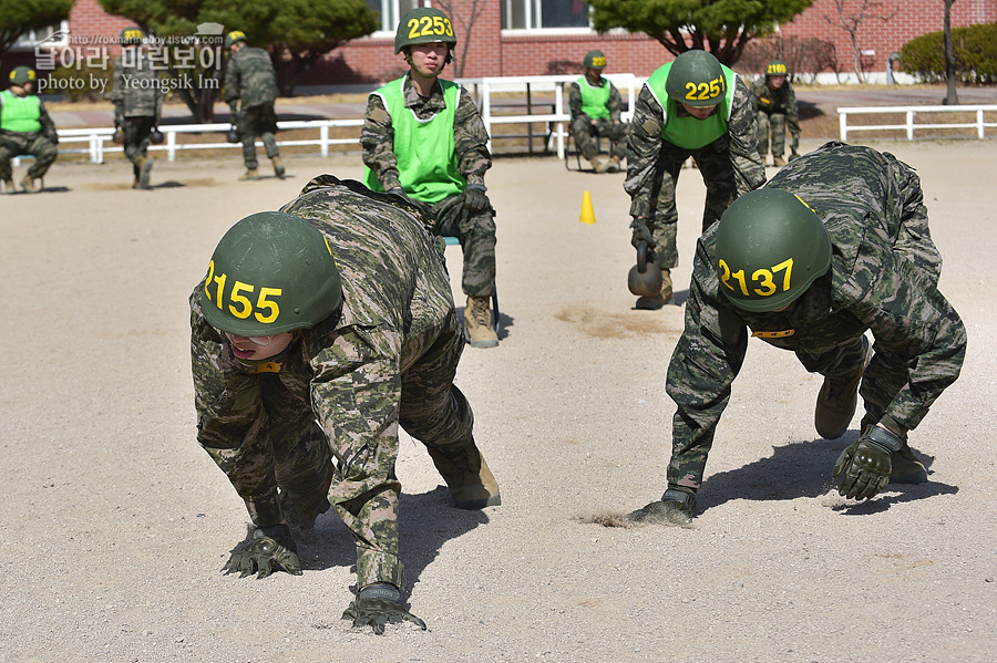 신병1315기_2교육대_장애물1_7655.jpg