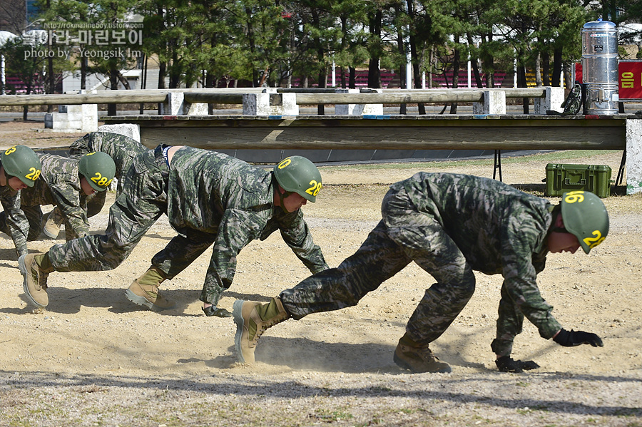 신병1315기_2교육대_장애물2_7706.jpg