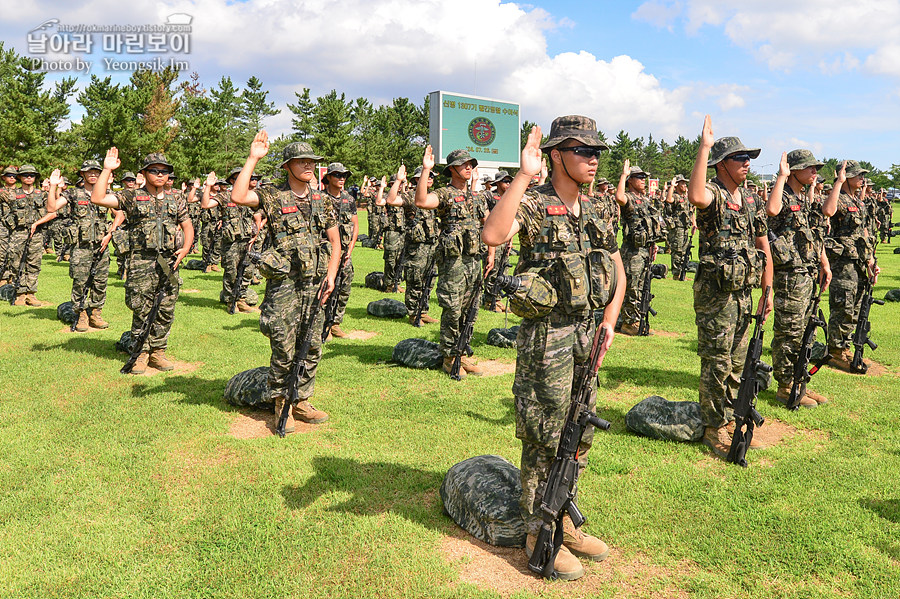 신병1307기_빨간명찰수여식_2147.jpg