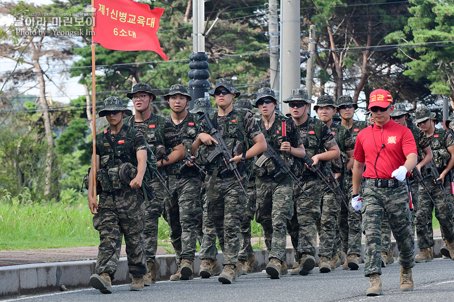 신병1307기_빨간명찰수여식_1979.jpg