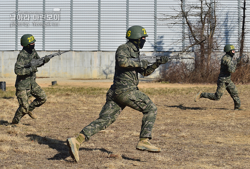 신병1313기_2교육대_극기주_각개전투_5400.jpg