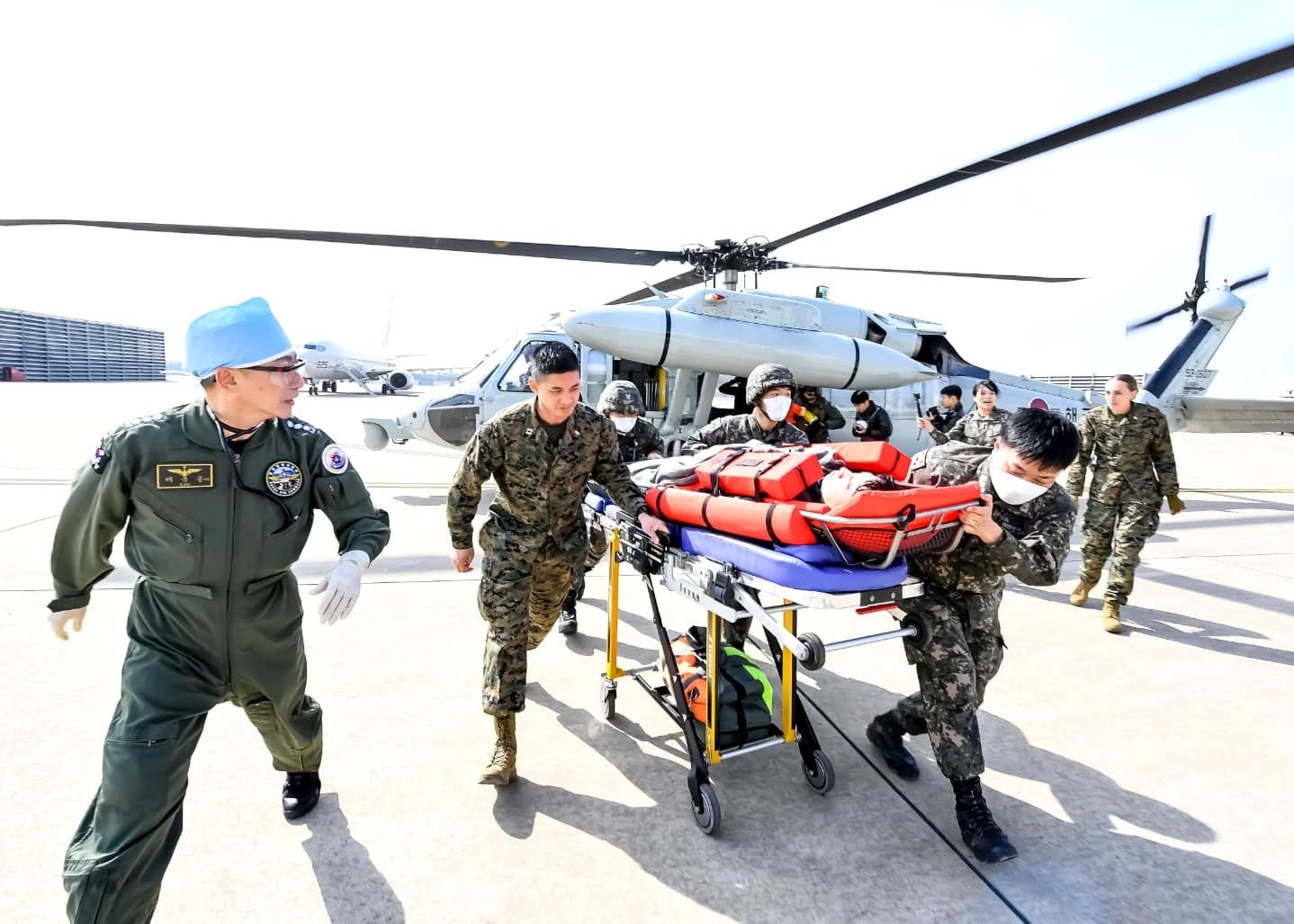 해군항공사, 해상 전상자 탐색구조 및 이송훈련 5.jpg