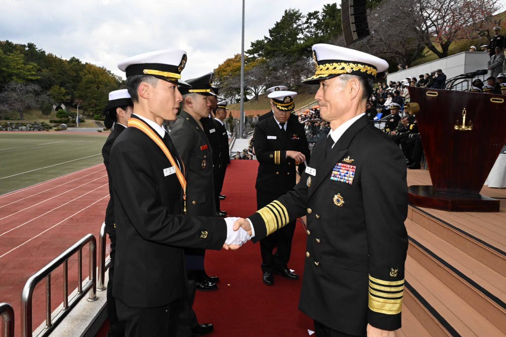 제137기 해군·해병대 사관후보생 수료 및 임관식 3.jpg