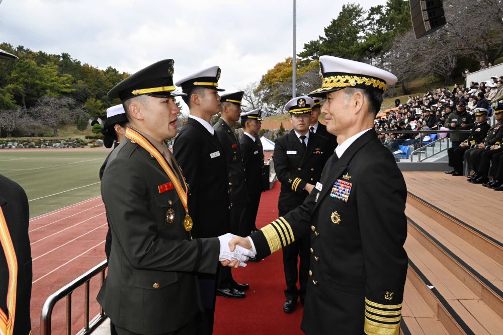 제137기 해군·해병대 사관후보생 수료 및 임관식 4.jpg